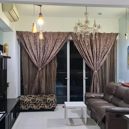 Hostel At Regalia Sky Pool Kuala Lumpur Bagian luar foto