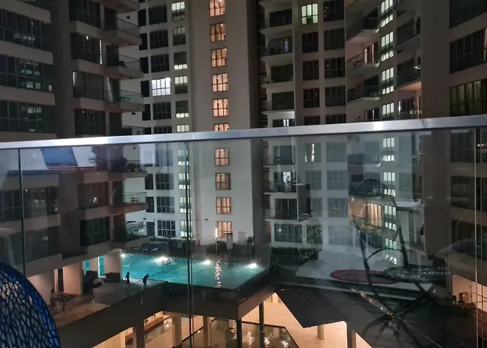 Hostel At Regalia Sky Pool