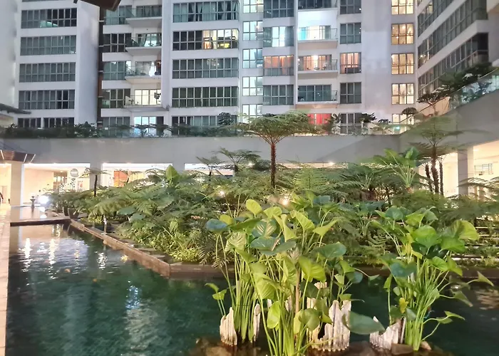 Hostel At Regalia Sky Pool