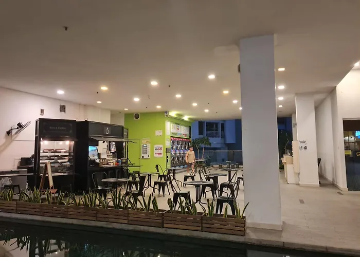 Hostel At Regalia Sky Pool