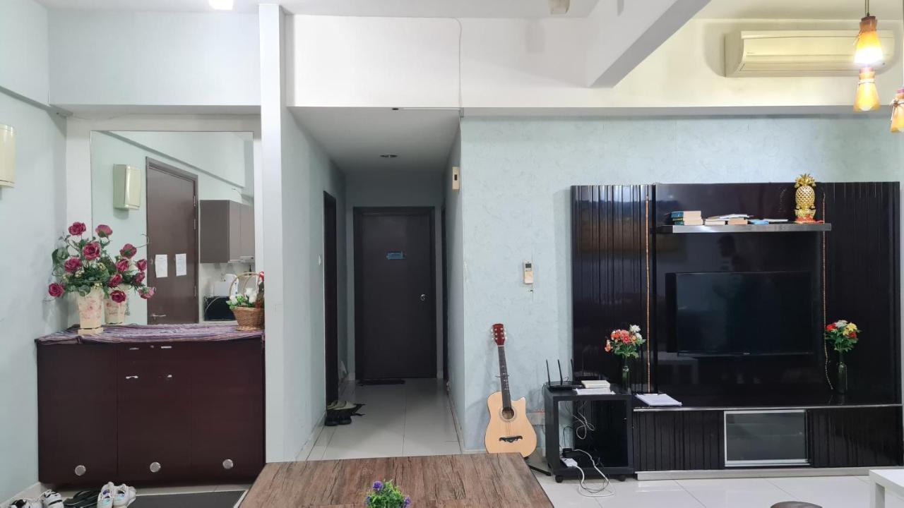 At Regalia Sky Pool Apartemen
